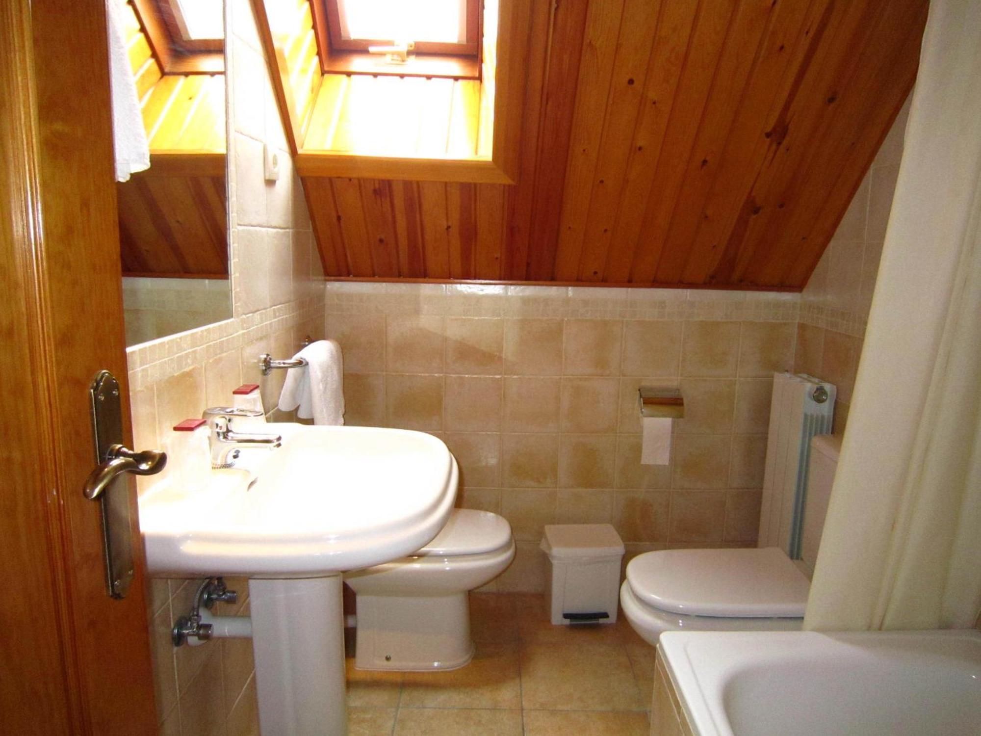 Hotel Las Nieves Linas de Broto Bagian luar foto