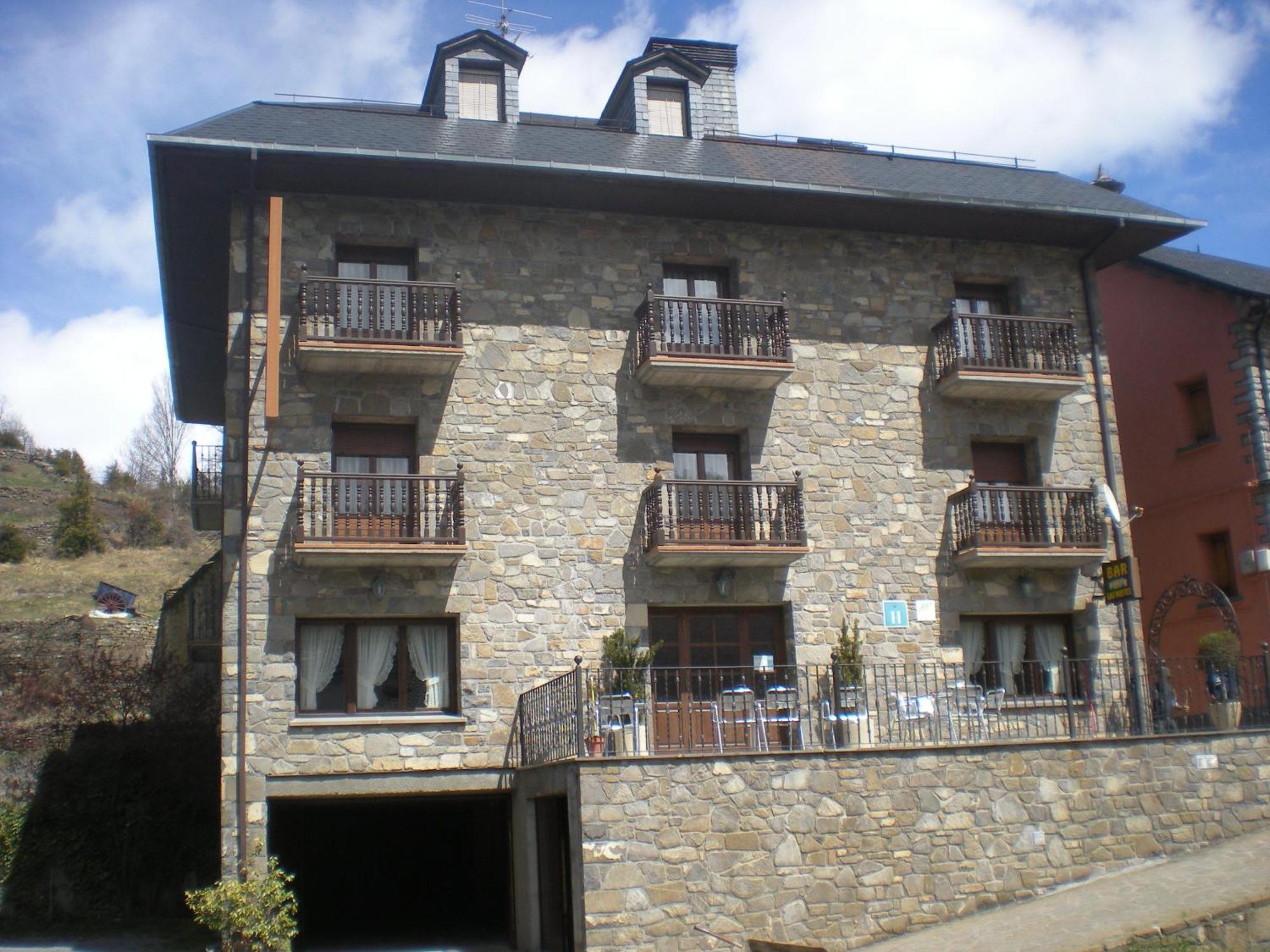 Hotel Las Nieves Linas de Broto Bagian luar foto