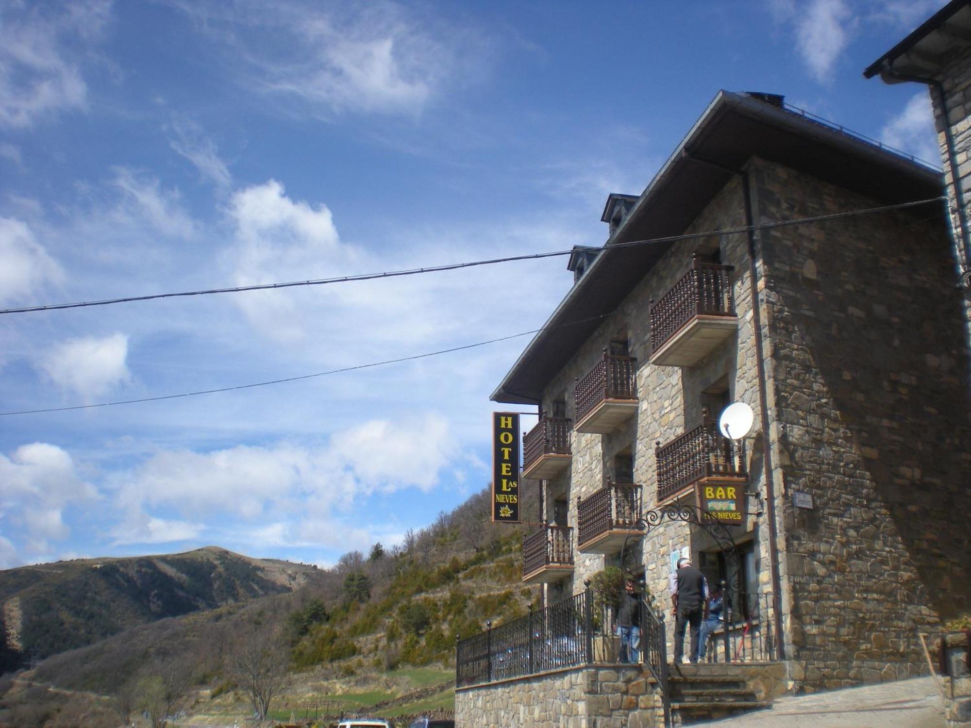 Hotel Las Nieves Linas de Broto Bagian luar foto