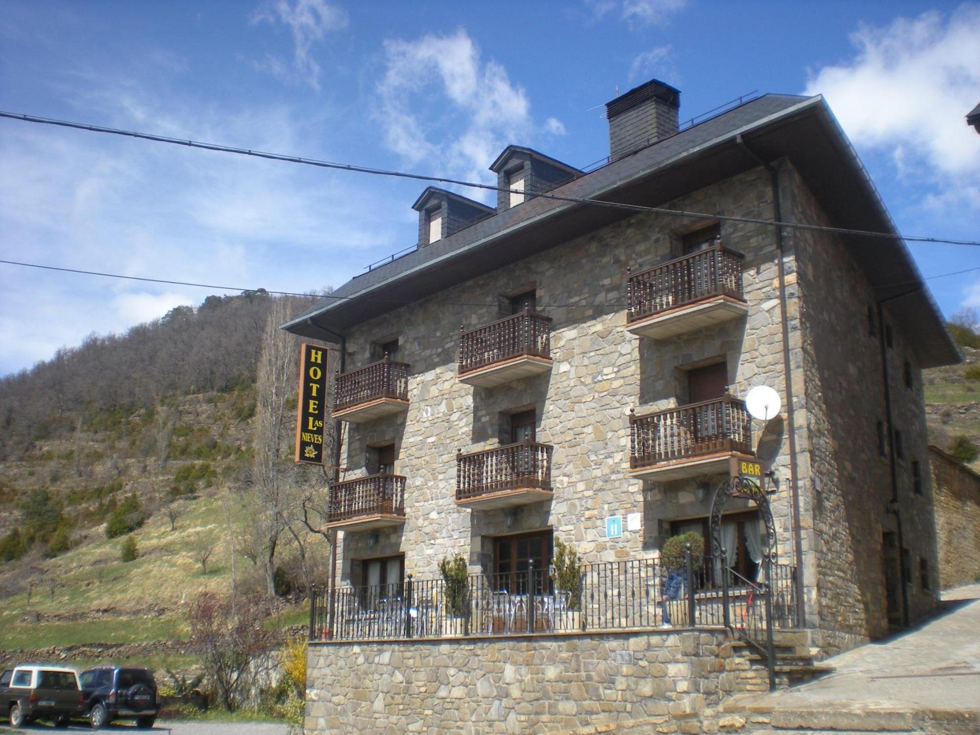 Hotel Las Nieves Linas de Broto Bagian luar foto