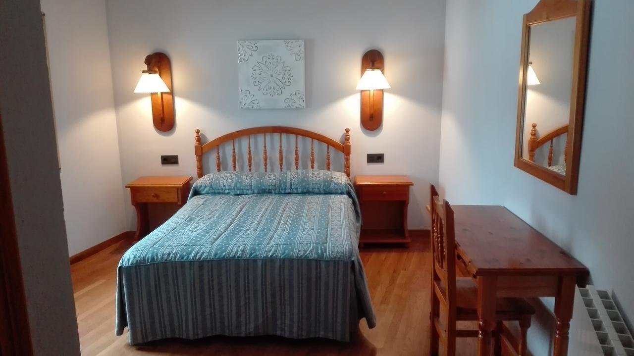 Hotel Las Nieves Linas de Broto Bagian luar foto