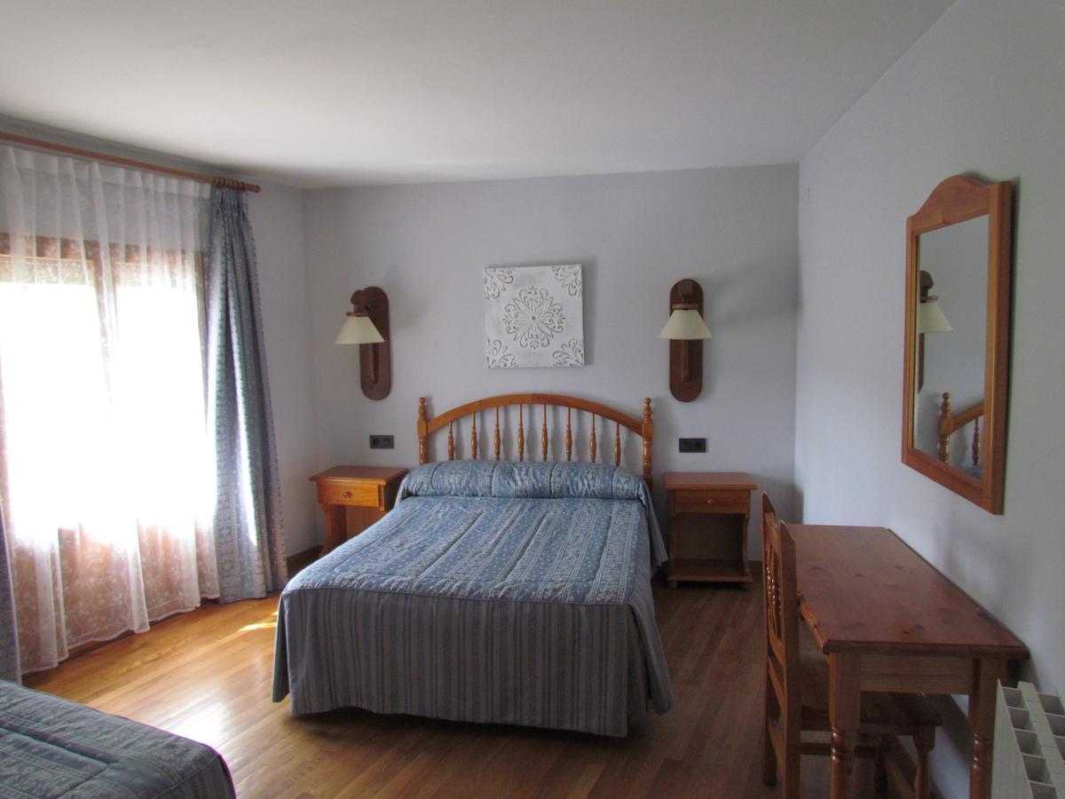Hotel Las Nieves Linas de Broto Bagian luar foto