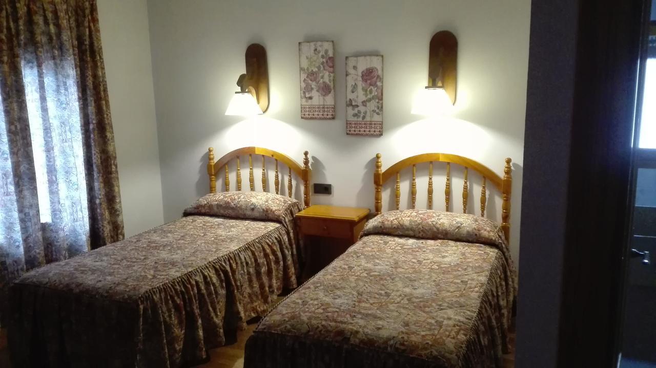 Hotel Las Nieves Linas de Broto Bagian luar foto