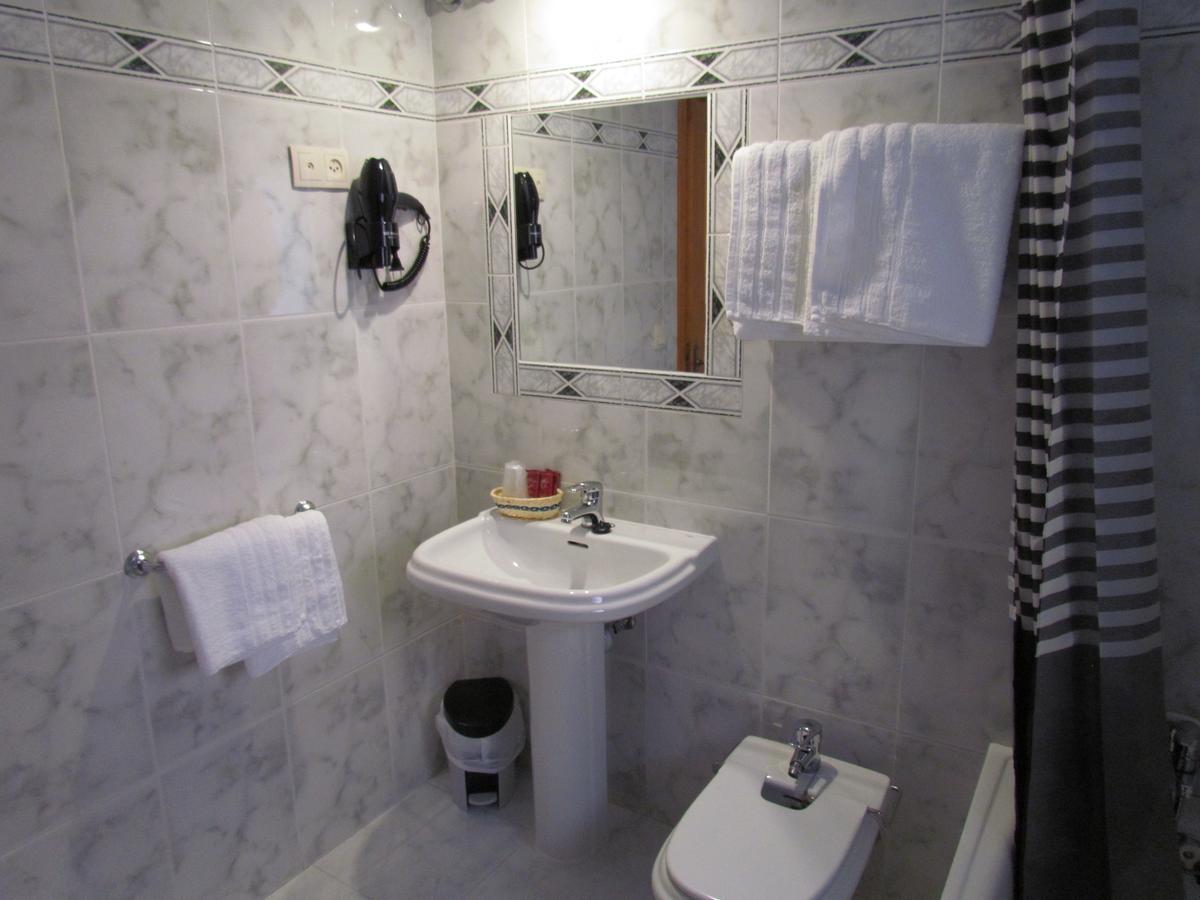 Hotel Las Nieves Linas de Broto Bagian luar foto
