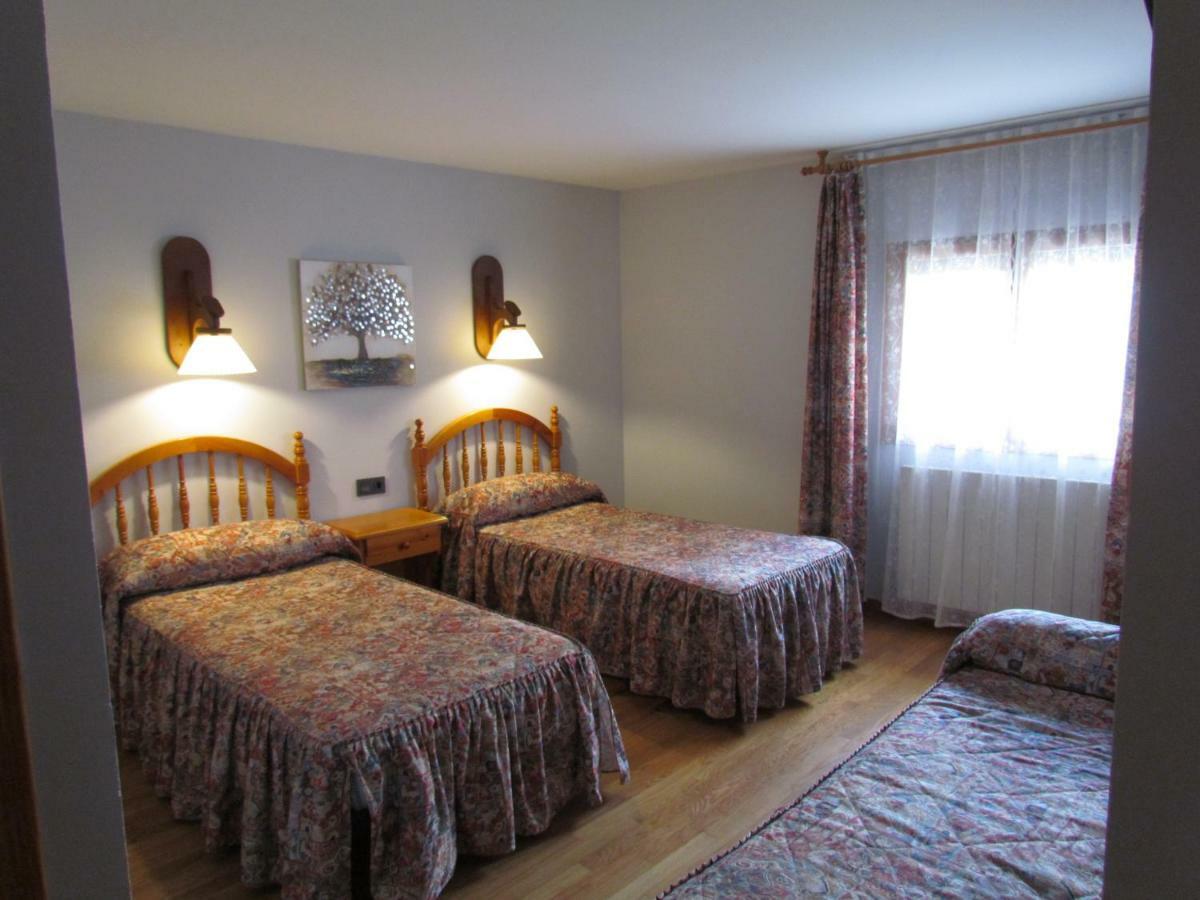 Hotel Las Nieves Linas de Broto Bagian luar foto