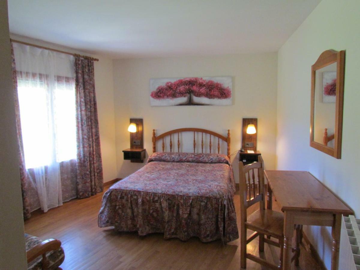 Hotel Las Nieves Linas de Broto Bagian luar foto