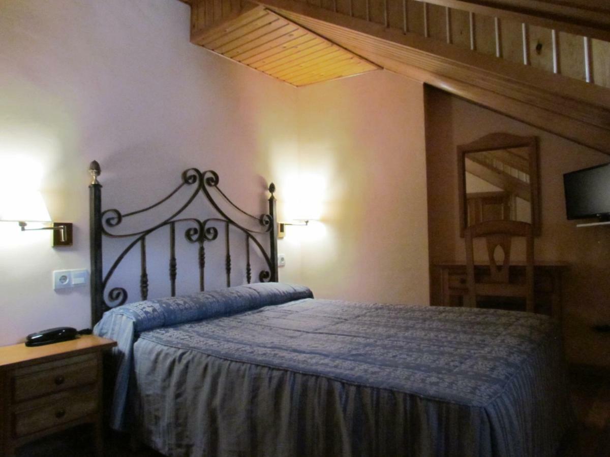 Hotel Las Nieves Linas de Broto Bagian luar foto
