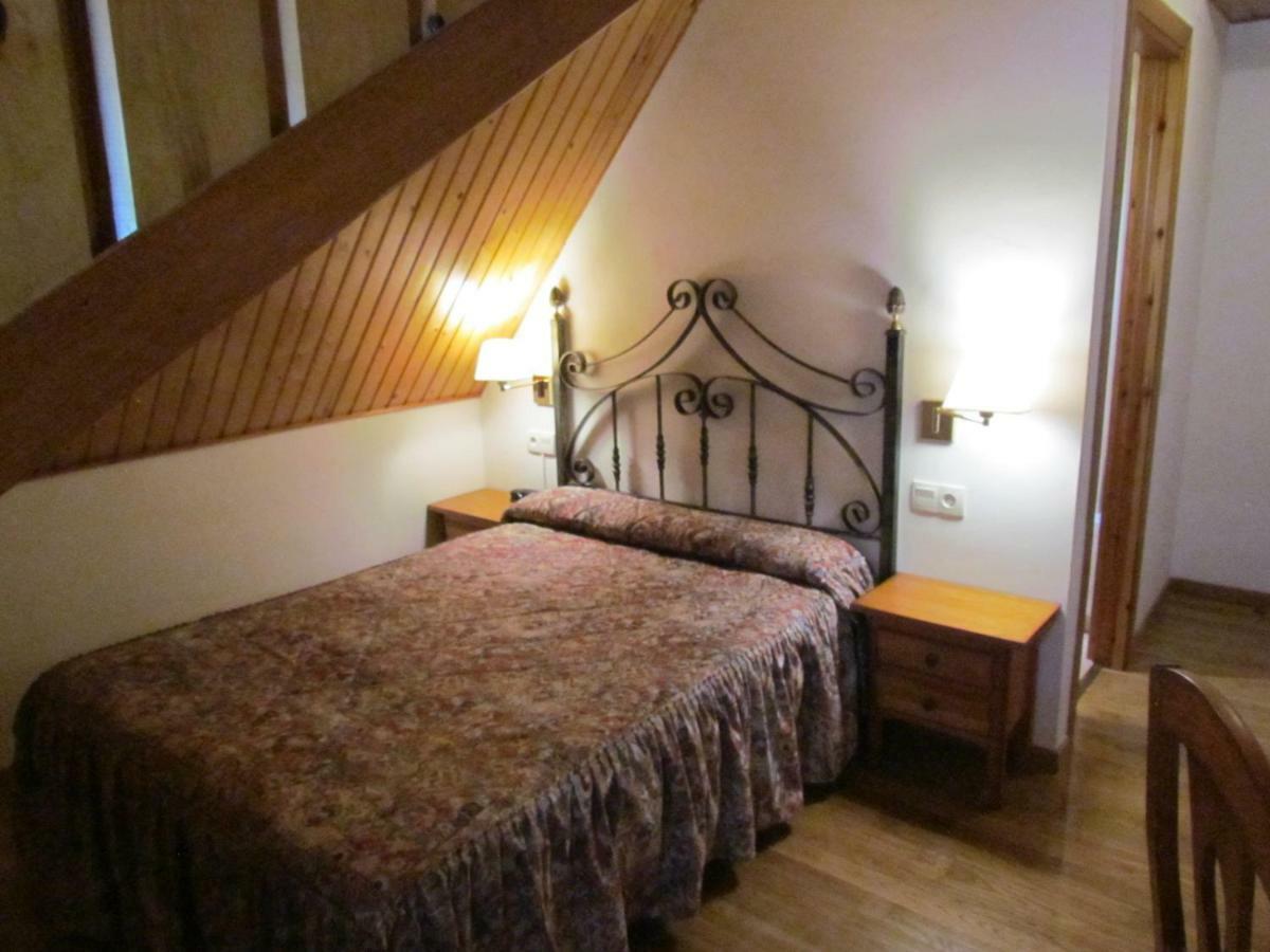 Hotel Las Nieves Linas de Broto Bagian luar foto