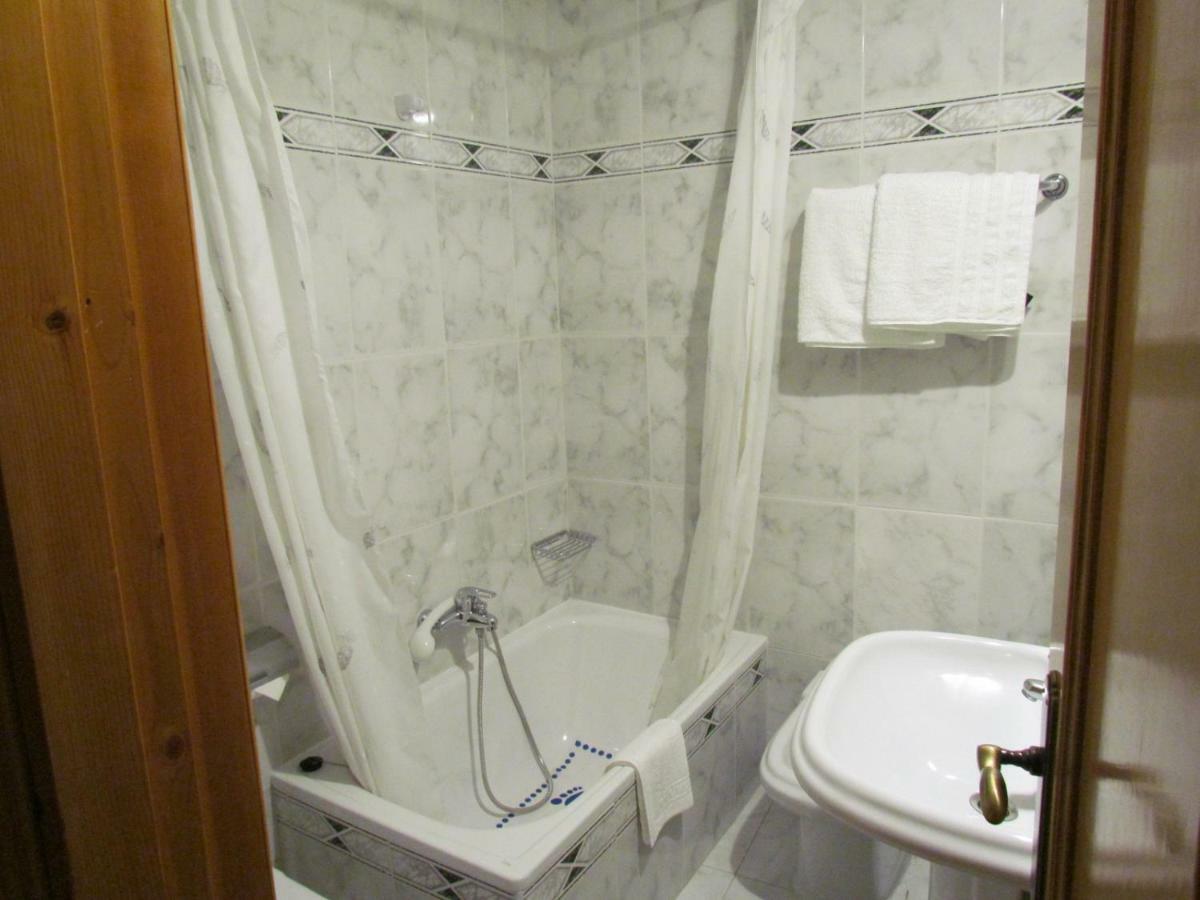 Hotel Las Nieves Linas de Broto Bagian luar foto