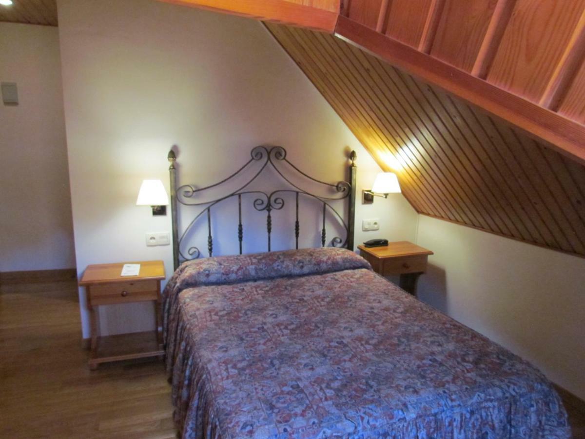Hotel Las Nieves Linas de Broto Bagian luar foto