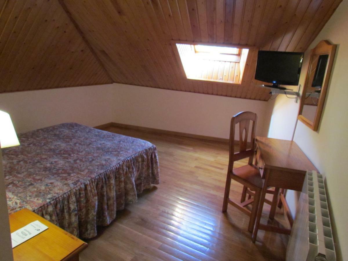 Hotel Las Nieves Linas de Broto Bagian luar foto
