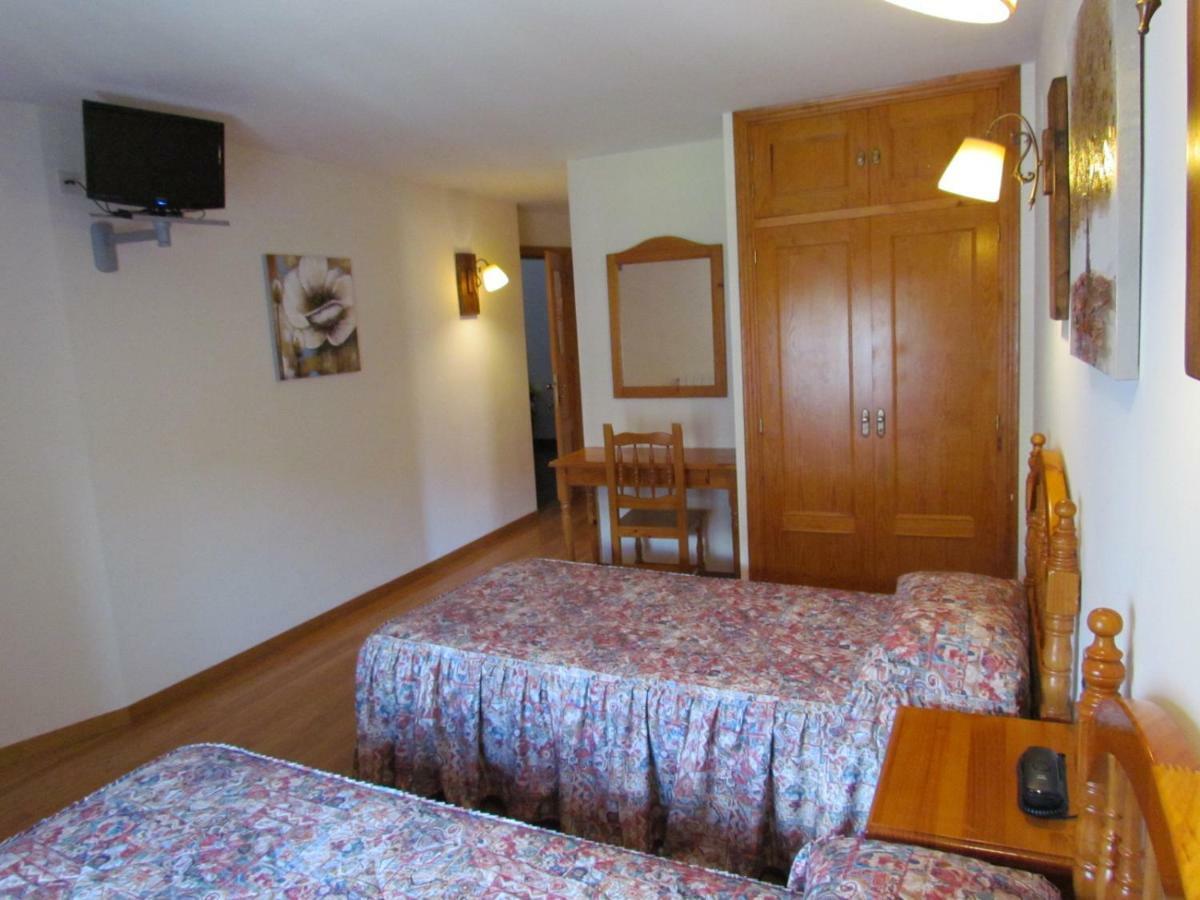 Hotel Las Nieves Linas de Broto Bagian luar foto